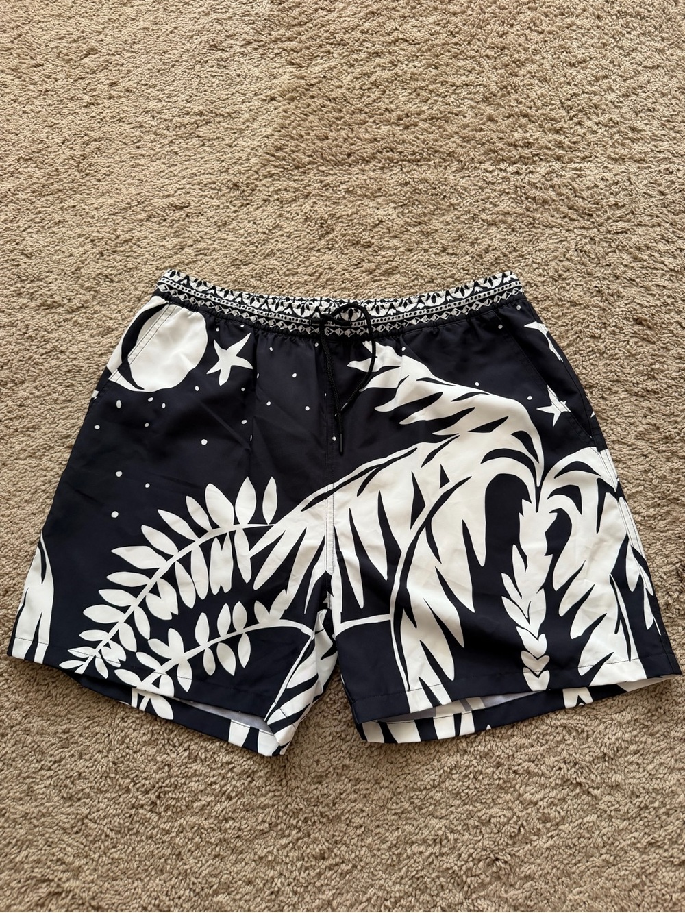 Johnny Was Men’s Palmas Board Shorts Black White Size Large NWOT